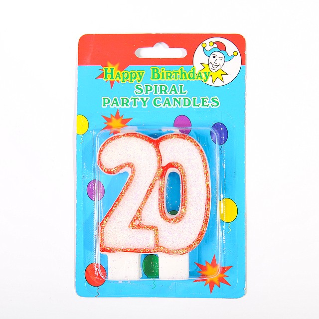 Свеча в торт на день рождения цифра "20" юбилейная с блестками