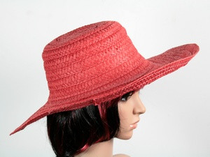 Шляпа красная с полями Тисаж
