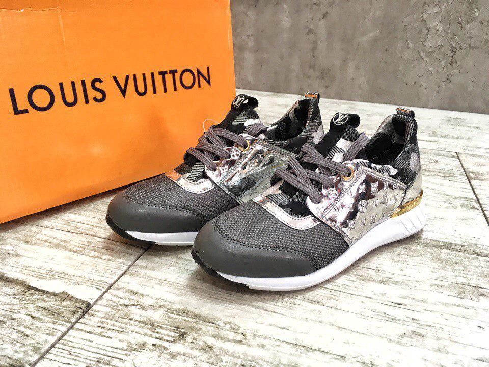 Кроссовки женские в стиле Louis Vuitton код товара Z-1366. Черные с серебром 39
Кроссовки женские в стиле Louis Vuitton код товара Z-1366. Черные с серебром 39