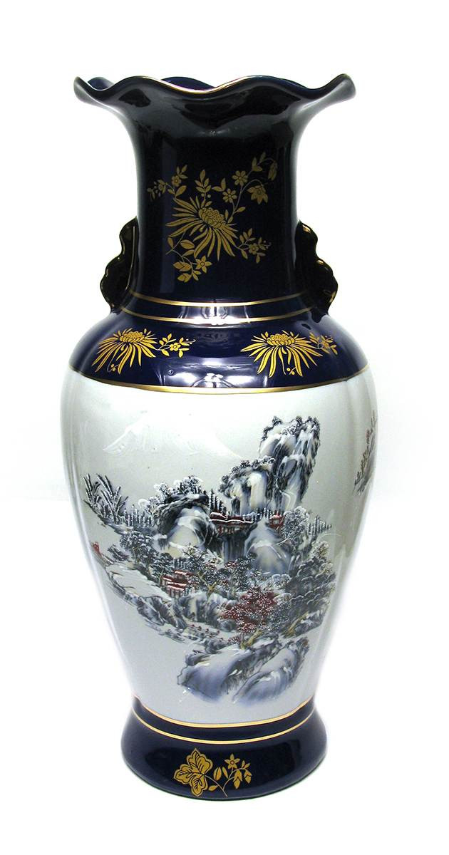 Красивая ваза из керамики