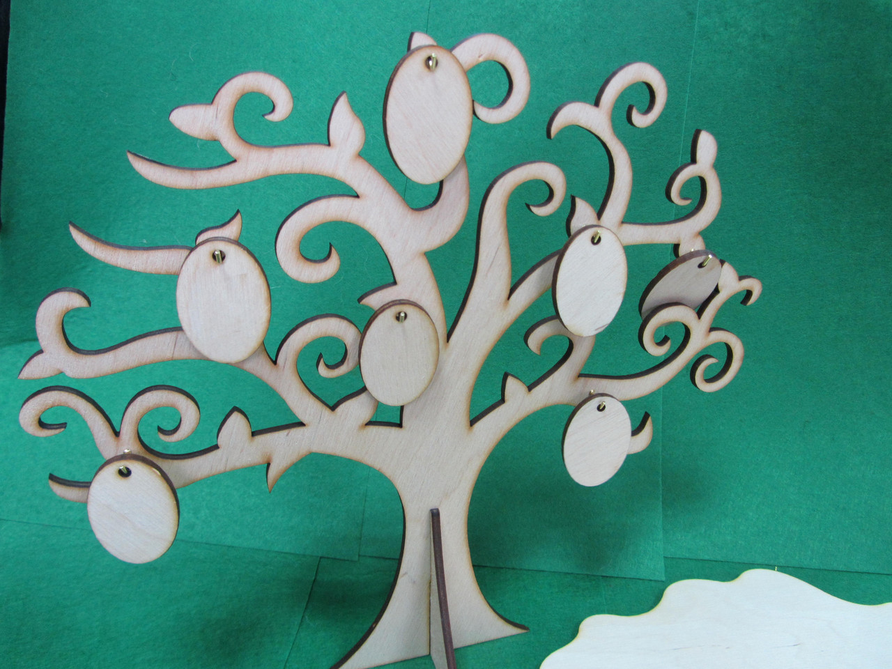 Картинки по запросу семейное дерево из фанеры