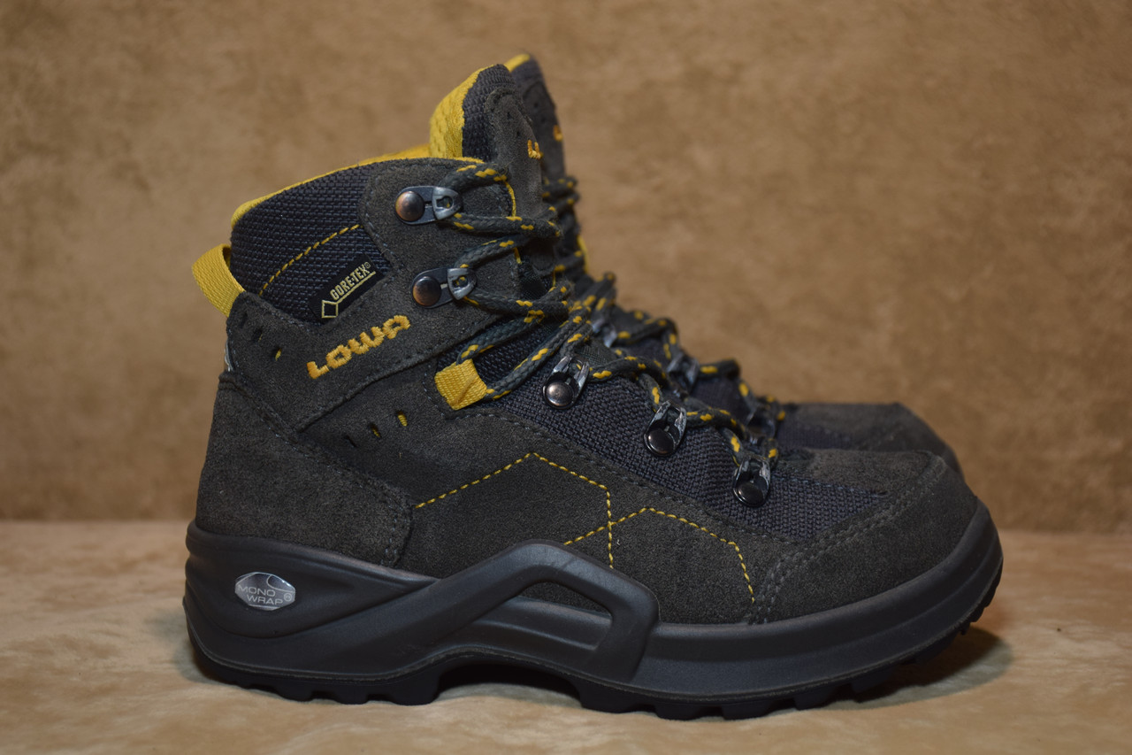 Ботинки детские Lowa Kody III gtx gore-tex Mid Jr. Словакия. Оригинал. 30 р./19 см.
Ботинки детские Lowa Kody III gtx gore-tex Mid Jr. Словакия. Оригинал. 30 р./19 см.