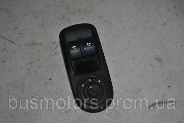 Блок кнопок стеклоподъемника левой двери Renault Master III (2003-2010) / 8200206602
Блок кнопок стеклоподъемника левой двери Renault Master III (2003-2010) / 8200206602