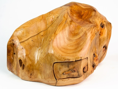 Деревянная шкатулка комод