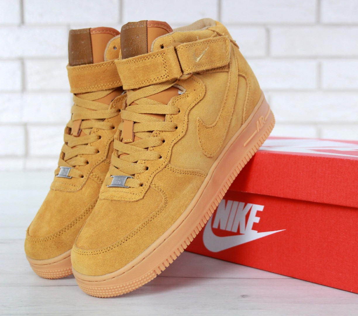 Air Force 1 Mid Winter Wheat (с Мехом) | кроссовки мужские; зимние; пшеничного цвета; замшевые, Пшеничный
Air Force 1 Mid Winter Wheat (с Мехом) | кроссовки мужские; зимние; пшеничного цвета; замшевые, Пшеничный