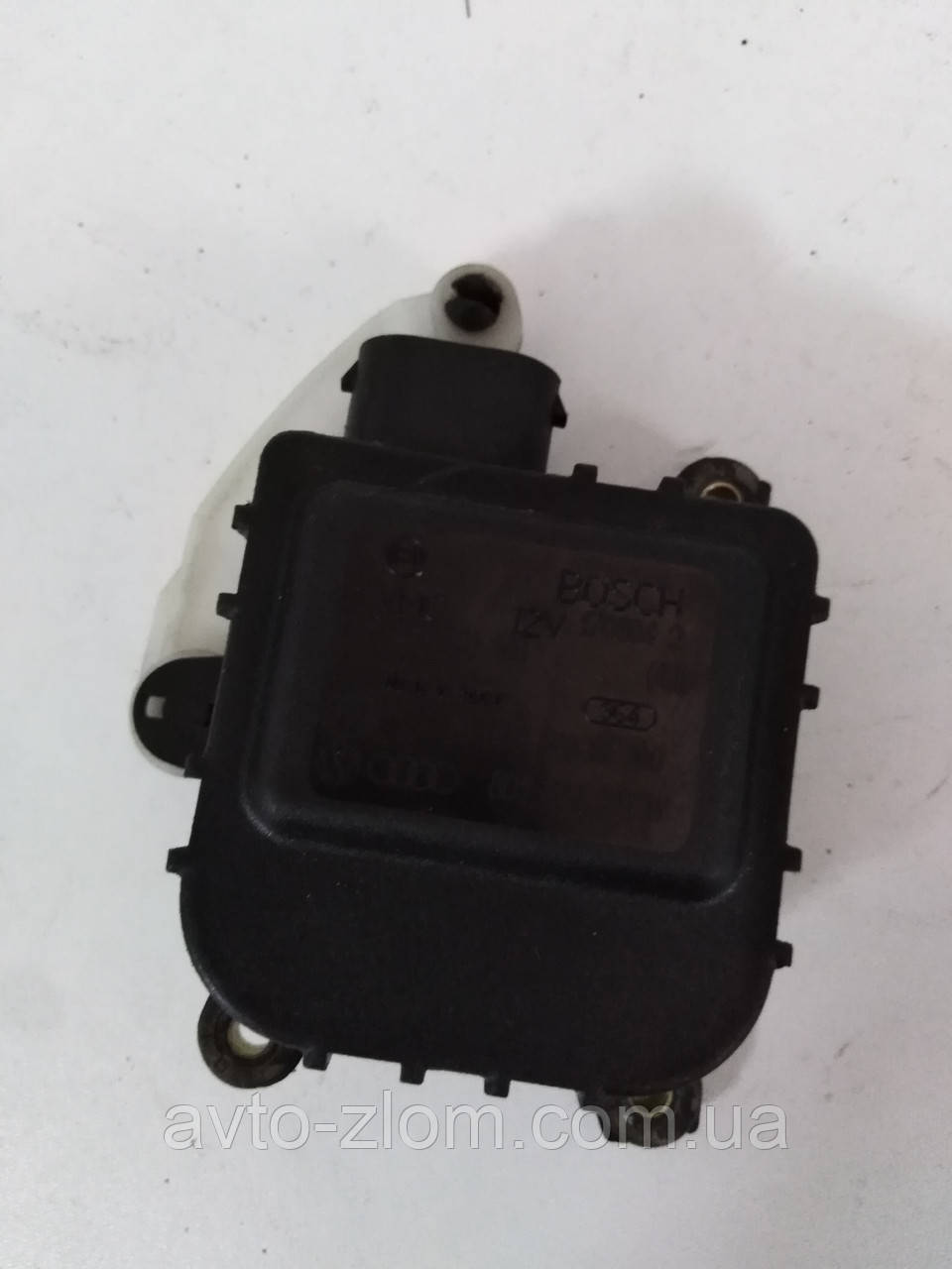 Моторчик, привод заслонки печки Volkswagen Passat B5, Audi A4, Пассат Б5, Ауди А4. 8D1820511B, 0132801149.
Моторчик, привод заслонки печки Volkswagen Passat B5, Audi A4, Пассат Б5, Ауди А4. 8D1820511B, 0132801149.