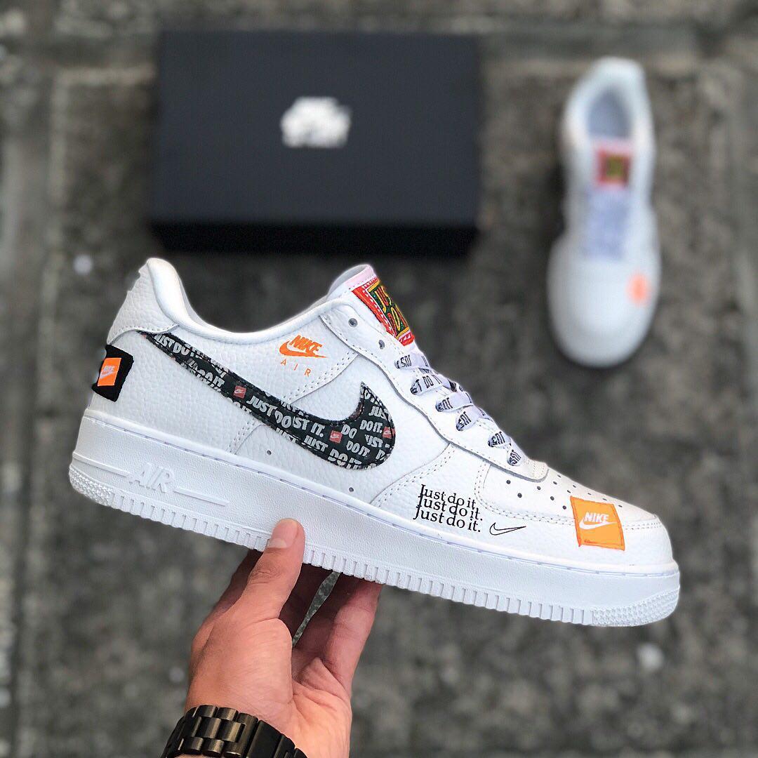 Nike Air Force 1 white "Just Do It" Pack | кроссовки мужские и женские; кожаные; белые, Белый
Nike Air Force 1 white "Just Do It" Pack | кроссовки мужские и женские; кожаные; белые, Белый