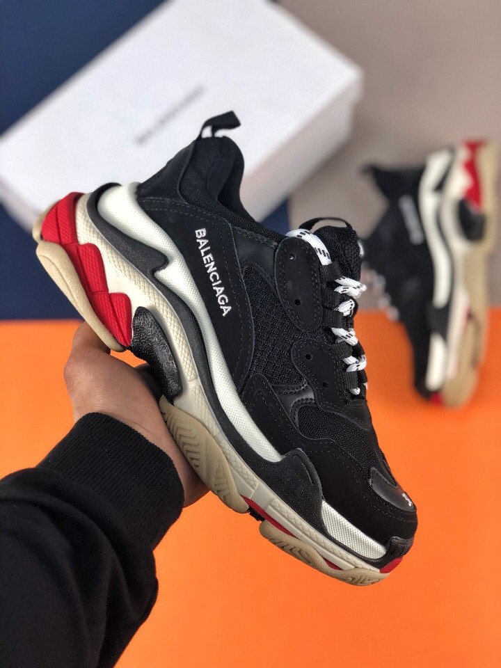Кроссовки женские Balenciaga Triple S в стиле Баленсиага Трипл С, замша, текстиль код Z-1741. Черные
Кроссовки женские Balenciaga Triple S в стиле Баленсиага Трипл С, замша, текстиль код Z-1741. Черные