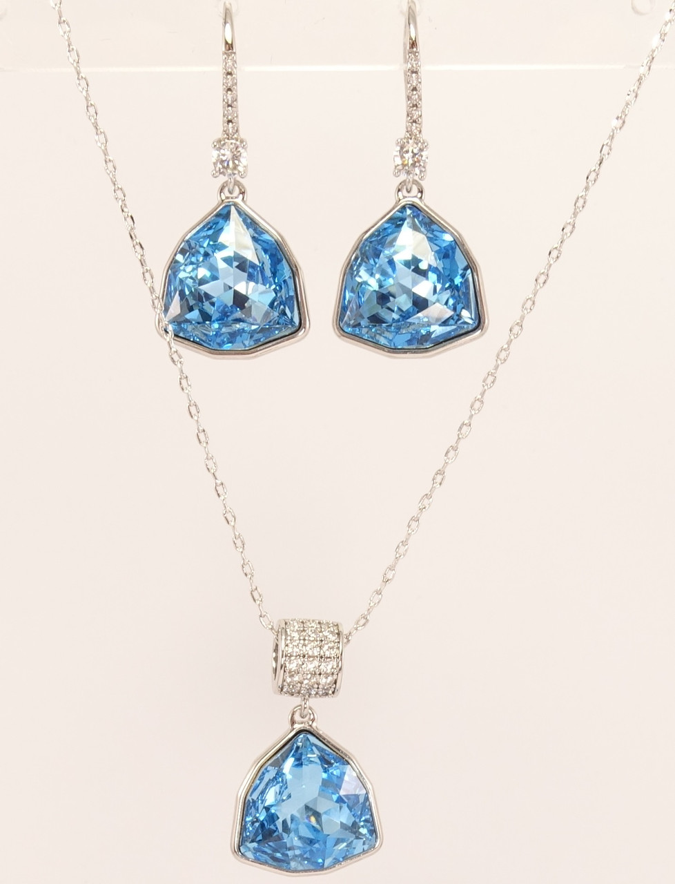 Набор XP Родий с кристаллами Swarovski Серьги Кулон на цепочке "Огранка Щит" длина 40-44см х 1мм; 13х13мм
Набор XP Родий с кристаллами Swarovski Серьги Кулон на цепочке "Огранка Щит" длина 40-44см х 1мм; 13х13мм
