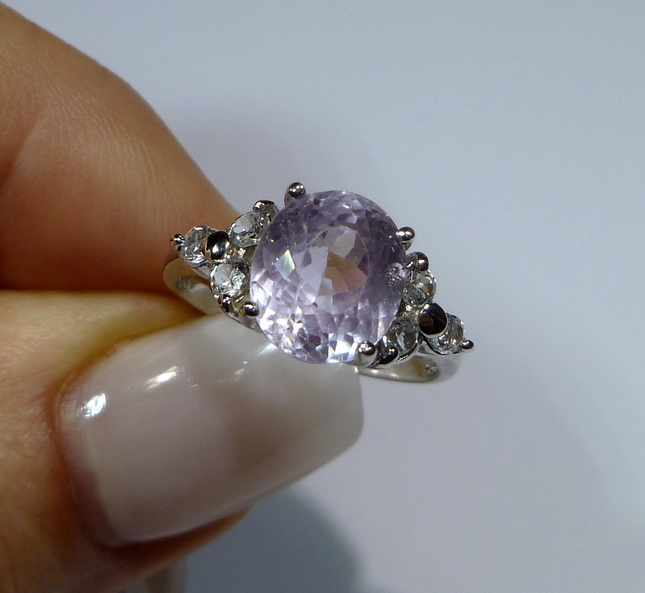 Редкость Кольцо с натуральным афганским розовым кунцитом 3.55 ct класса ААА и белым топазом Размер 17
Редкость Кольцо с натуральным афганским розовым кунцитом 3.55 ct класса ААА и белым топазом Размер 17
