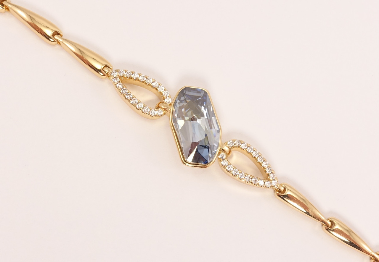 Браслет ХР Позолота 18K с кристаллами Swarovski "Кристалл Blue Shade" доп. замок на два размера 16.5,19см
Браслет ХР Позолота 18K с кристаллами Swarovski "Кристалл Blue Shade" доп. замок на два размера 16.5,19см