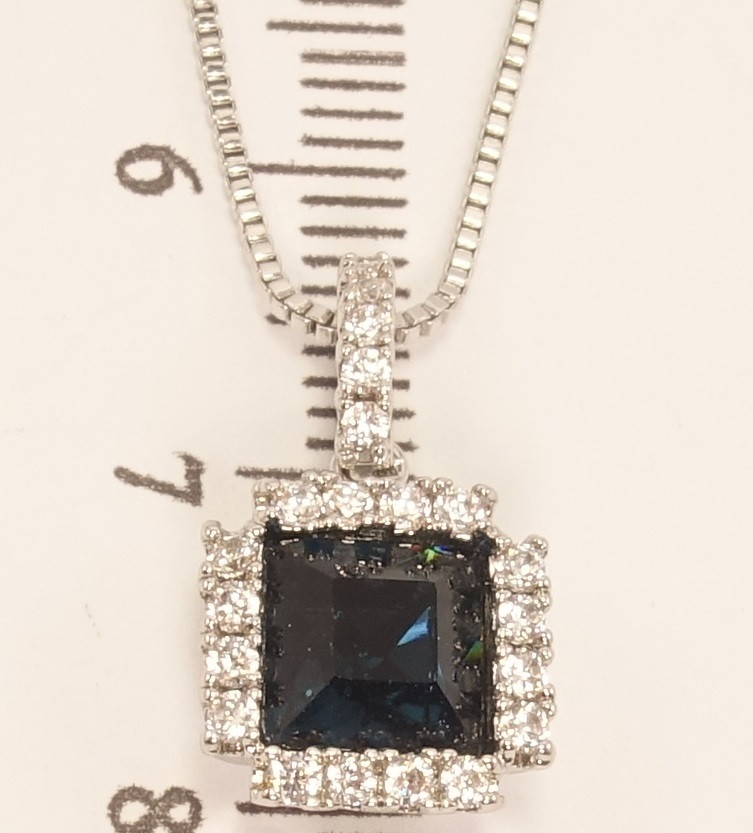 Кулон ХР Родий с кристаллами Swarovski на цепочке "Кристалл Montana в окружении циркония" длина 46.5-51см
Кулон ХР Родий с кристаллами Swarovski на цепочке "Кристалл Montana в окружении циркония" длина 46.5-51см
