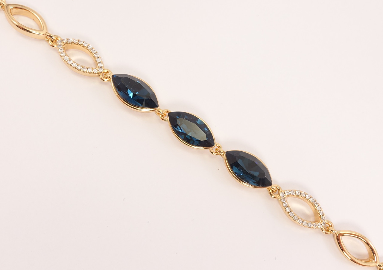 Браслет ХР Позолота 18K с кристаллами Swarovski "Три кристалла Montana" доп. замок на два размера 17,20см
Браслет ХР Позолота 18K с кристаллами Swarovski "Три кристалла Montana" доп. замок на два размера 17,20см