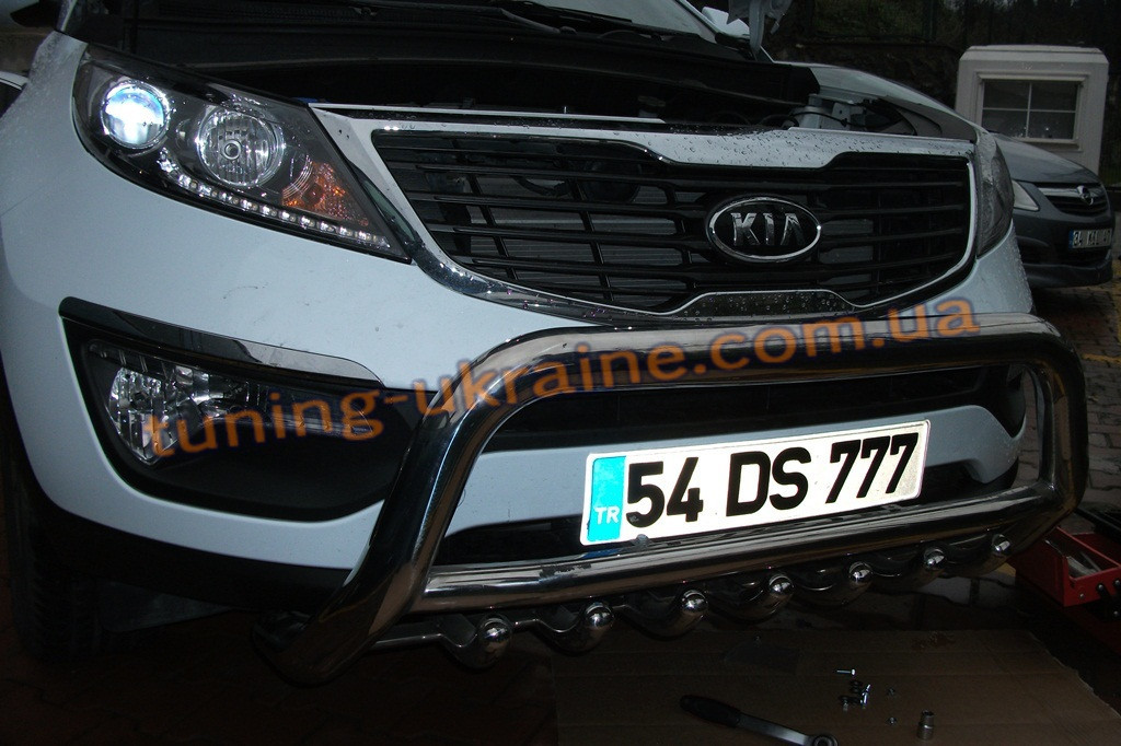 Защита переднего бампера кенгурятник низкий без надписи D60 на Kia Sportage 2010-15
Защита переднего бампера кенгурятник низкий без надписи D60 на Kia Sportage 2010-15