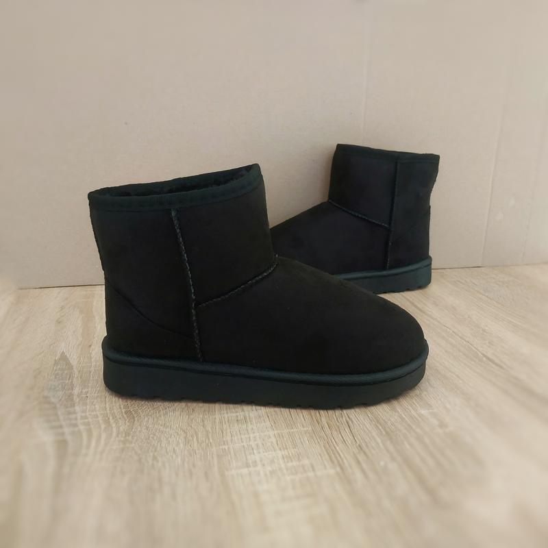 Угги UGG короткие 16 см - высота черные экологическая замша Жіночі уггі 39 - 24.5 см, Черный
Угги UGG короткие 16 см - высота черные экологическая замша Жіночі уггі 39 - 24.5 см, Черный