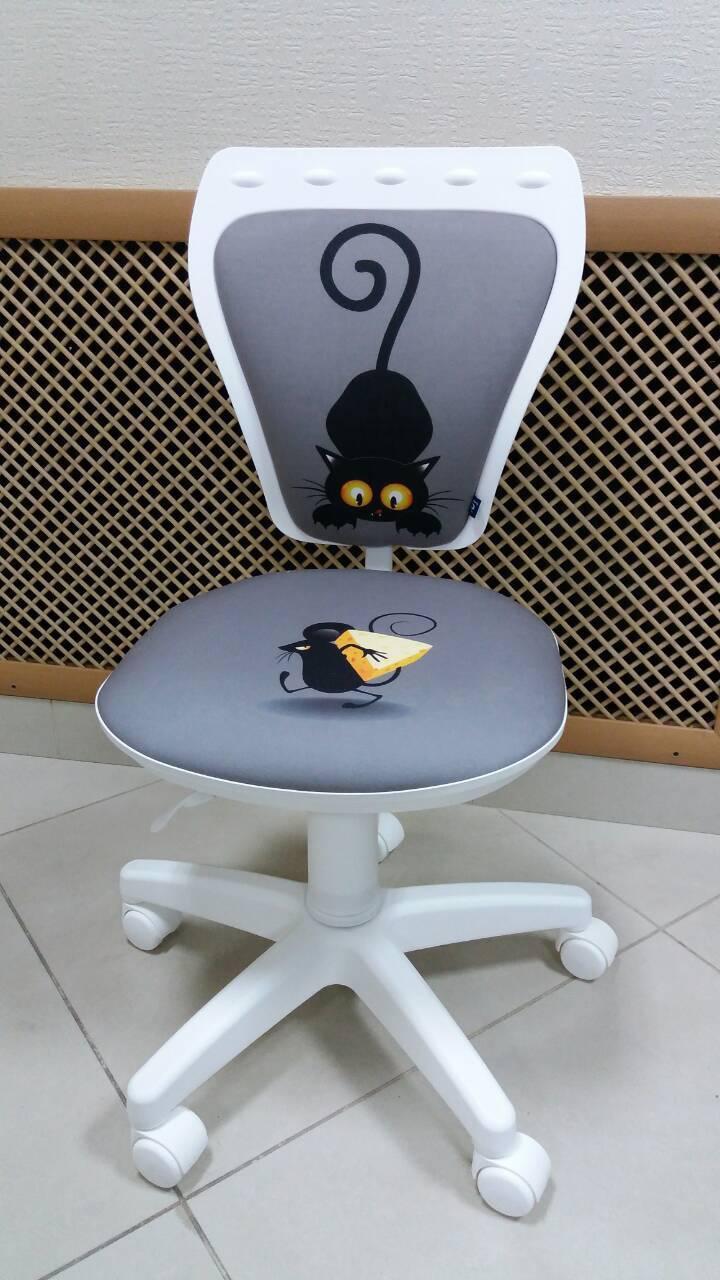 Кресло детское Ministyle GTS white крестовина PL55, ткань Fantasy Cat & Mouse Grey (Новый Стиль ТМ)
Кресло детское Ministyle GTS white крестовина PL55, ткань Fantasy Cat & Mouse Grey (Новый Стиль ТМ)