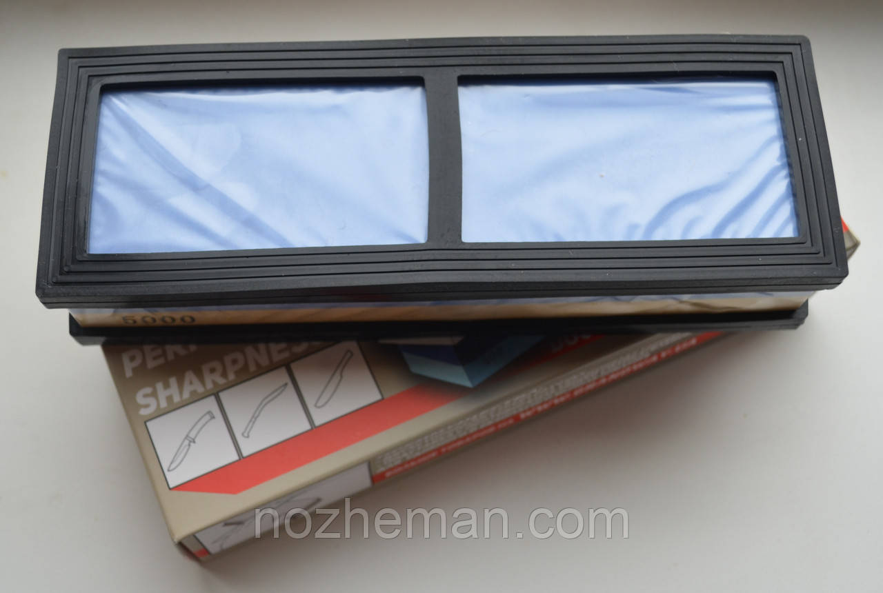 Точильный двухсторонний водный камень (2000/5000Grit), на резиновой подставке
Точильный двухсторонний водный камень (2000/5000Grit), на резиновой подставке