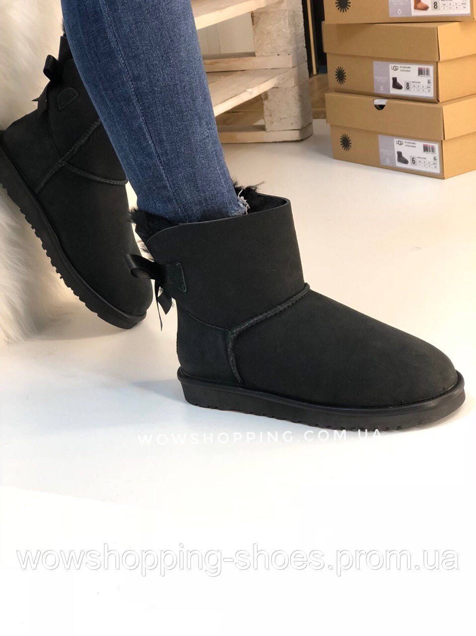 Зимние Женские Угги с Бантами с водоотталкивающим эффектом UGG Mini Bailey Bow II Metallic 1019032 "Black"
Зимние Женские Угги с Бантами с водоотталкивающим эффектом UGG Mini Bailey Bow II Metallic 1019032 "Black"