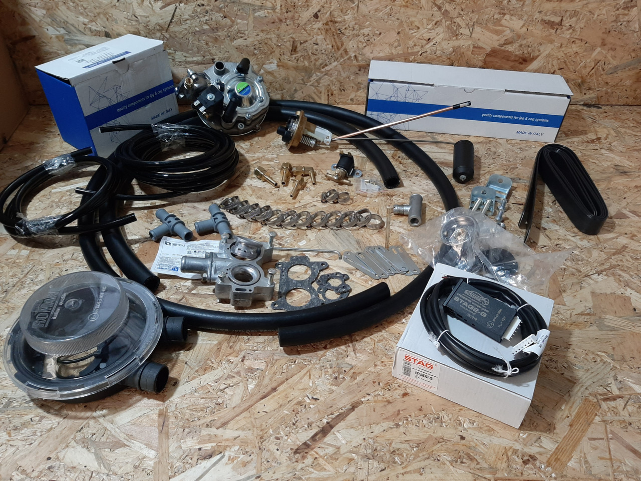 Полный комплект ГБО 2 поколения на ГАЗ 52, ГАЗ 53, ГАЗ 3307, Зил 130 с баллоном на 100 литров.
Полный комплект ГБО 2 поколения на ГАЗ 52, ГАЗ 53, ГАЗ 3307, Зил 130 с баллоном на 100 литров.