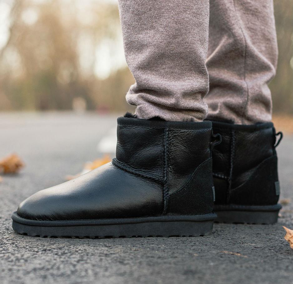 UGG Classic Mini Leather II Black | угги мужские и женские; полностью натуральные; черные; кожаные 38eur - 24.0cm
UGG Classic Mini Leather II Black | угги мужские и женские; полностью натуральные; черные; кожаные 38eur - 24.0cm
