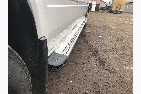 Mercedes Sprinter 1995-2006 гг. Боковые площадки Maya V2 (2 шт., алюминий) Короткая база
Mercedes Sprinter 1995-2006 гг. Боковые площадки Maya V2 (2 шт., алюминий) Короткая база