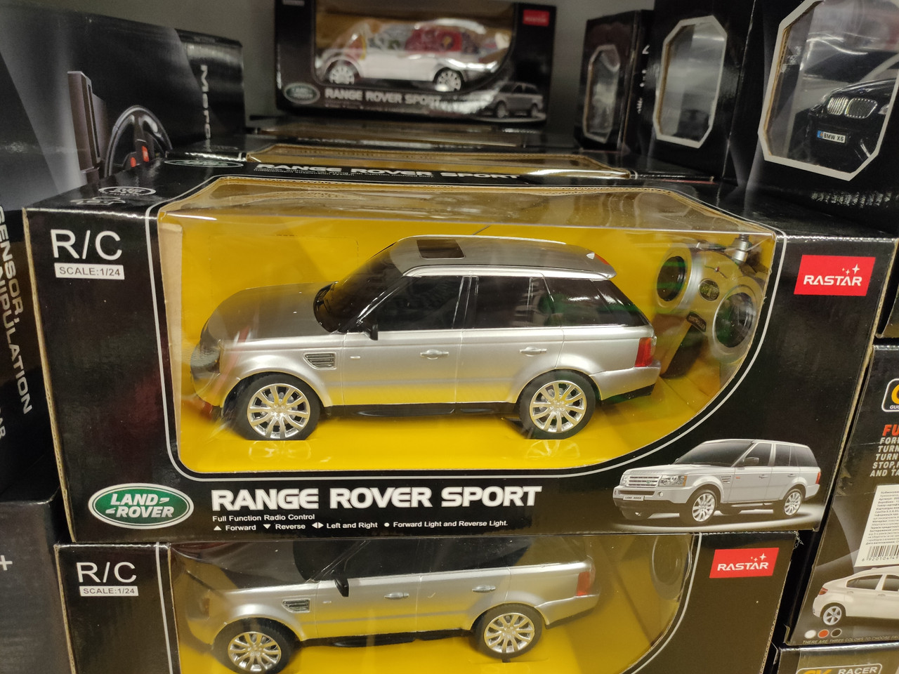 Машина Range Rover Sport, масштаб 1:24, машинка рендж ровер на радиоуправлении растар 30300
Машина Range Rover Sport, масштаб 1:24, машинка рендж ровер на радиоуправлении растар 30300