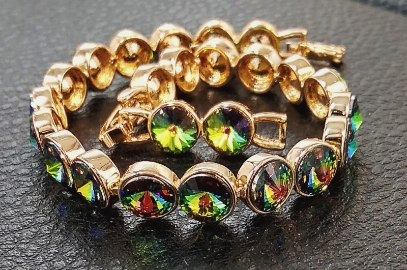 Браслет фирмы Xuping с кристаллами Swarovski. Цвет металла: позолота. Длина: 17-20см.
Браслет фирмы Xuping с кристаллами Swarovski. Цвет металла: позолота. Длина: 17-20см.