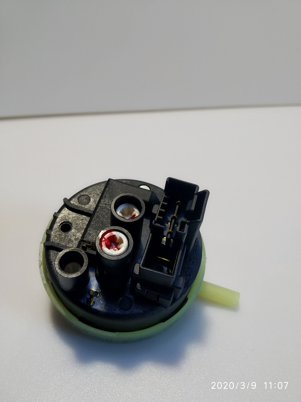 Прессостат датчик уровня воды C00263271 Original для стиральных машин Indesit Ariston 3х контактный
Прессостат датчик уровня воды C00263271 Original для стиральных машин Indesit Ariston 3х контактный