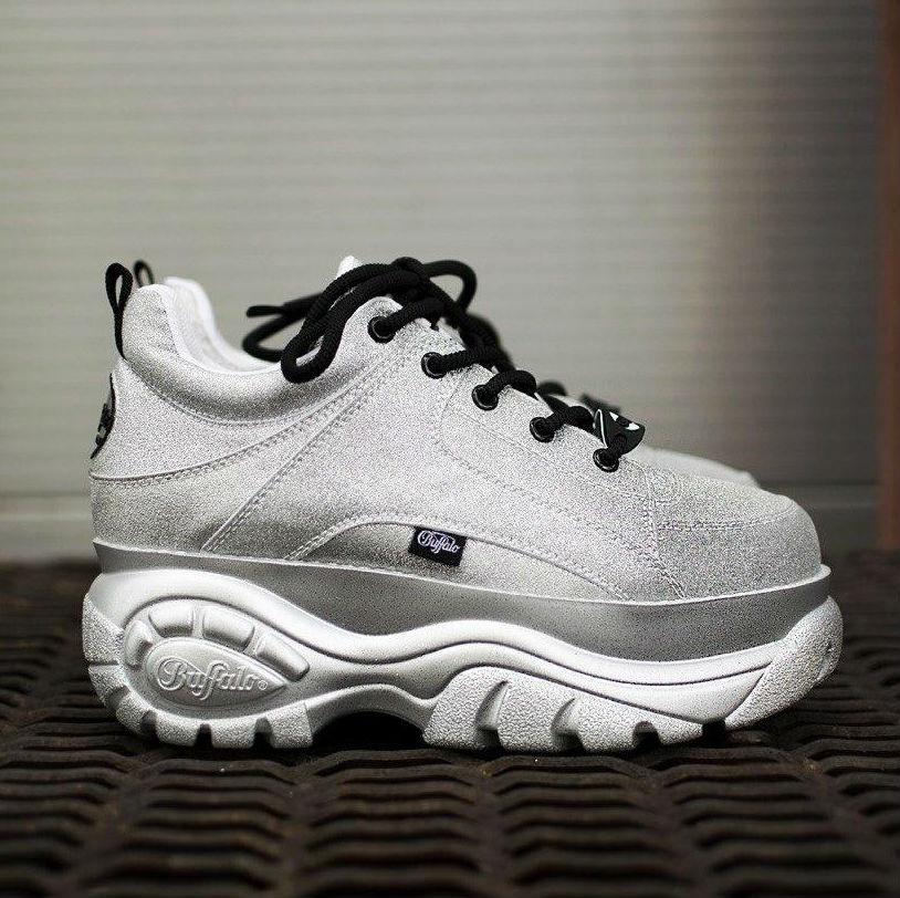 Buffalo Classic Chunky Sneaker Silver Glitter кроссовки женские серебристые кожаные осенние/весенние платформа, Серебристый
Buffalo Classic Chunky Sneaker Silver Glitter кроссовки женские серебристые кожаные осенние/весенние платформа, Серебристый