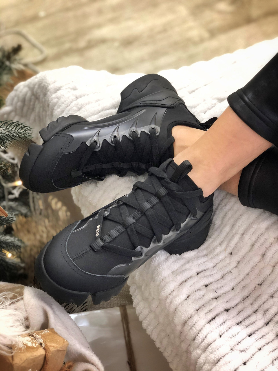 Кроссовки женские Dior D-Connect черные, Диор, дышащий материал, натуральная кожа, прошиты. Код Z-1945
Кроссовки женские Dior D-Connect черные, Диор, дышащий материал, натуральная кожа, прошиты. Код Z-1945