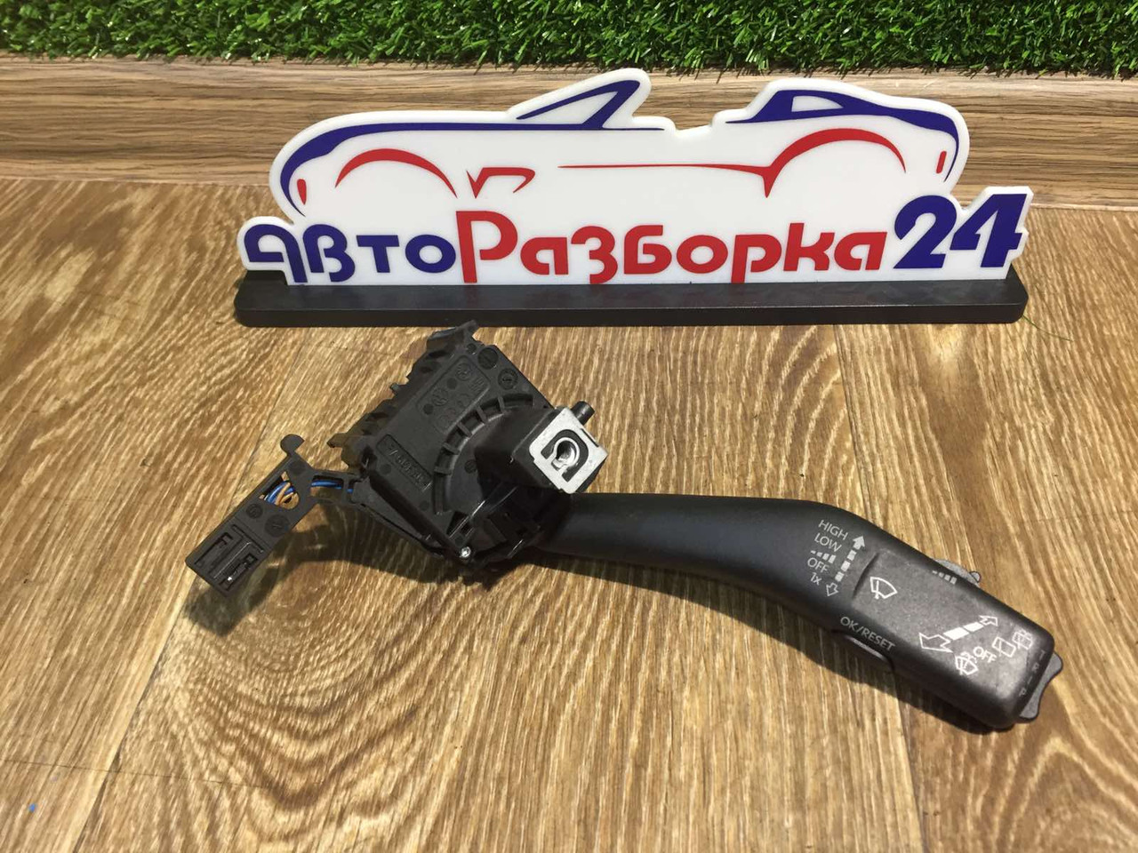 Подрулевой переключатель правый Skoda Octavia A5 Шкода Октавия А5 2008-2013,1K0953519J
Подрулевой переключатель правый Skoda Octavia A5 Шкода Октавия А5 2008-2013,1K0953519J