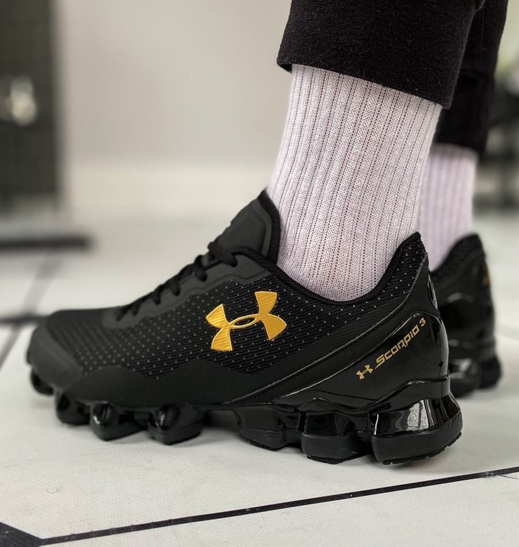 Under Armour Scorpio Running shoes black/gold | мужские спортивные кроссовки; черные 40 - 42р., Черный
Under Armour Scorpio Running shoes black/gold | мужские спортивные кроссовки; черные 40 - 42р., Черный