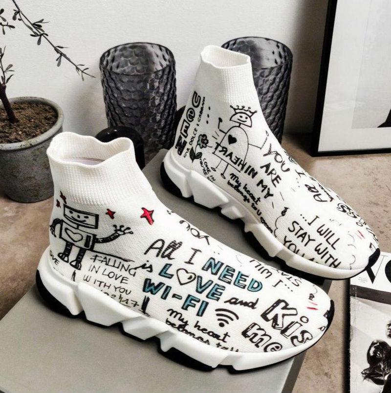 Balenciaga Speed Sock White Graffiti Robot | кроссовки женские; летние; белые; носок; с рисунками; принт, Белый
Balenciaga Speed Sock White Graffiti Robot | кроссовки женские; летние; белые; носок; с рисунками; принт, Белый