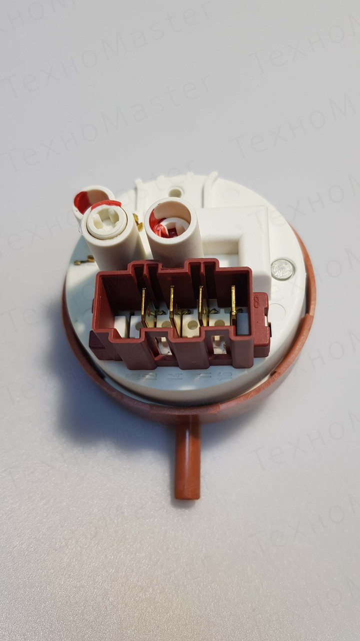 Датчик уровня воды прессостат C00111493 Original для стиральной машины Indesit Ariston
Датчик уровня воды прессостат C00111493 Original для стиральной машины Indesit Ariston