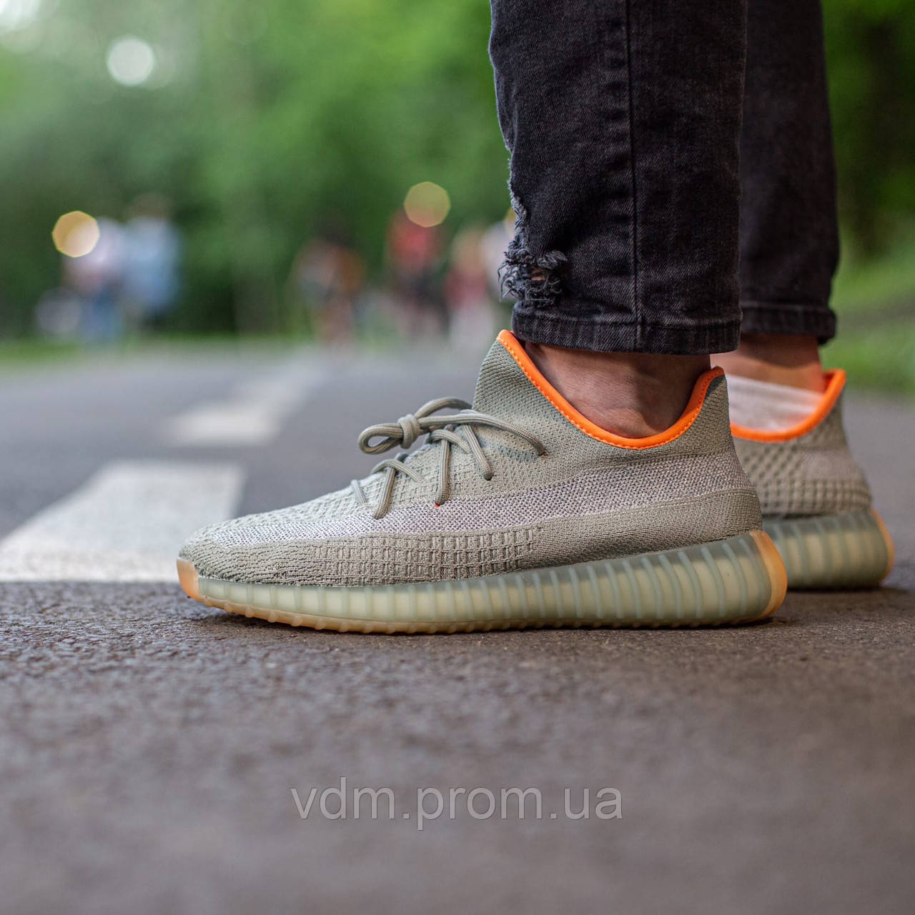 Кроссовки женские Adidas Yeezy Boost 350 в стиле Адидас Изи Буст, текстиль код IN-429. Серые с оранжевым
Кроссовки женские Adidas Yeezy Boost 350 в стиле Адидас Изи Буст, текстиль код IN-429. Серые с оранжевым