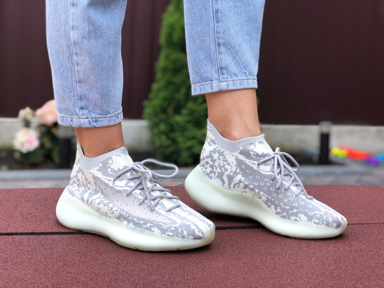 Кроссовки женские Adidas Yeezy Boost 380 серо-белые, Адидас Изи Буст, дышащий материал, прошиты. Код SD-9515
Кроссовки женские Adidas Yeezy Boost 380 серо-белые, Адидас Изи Буст, дышащий материал, прошиты. Код SD-9515