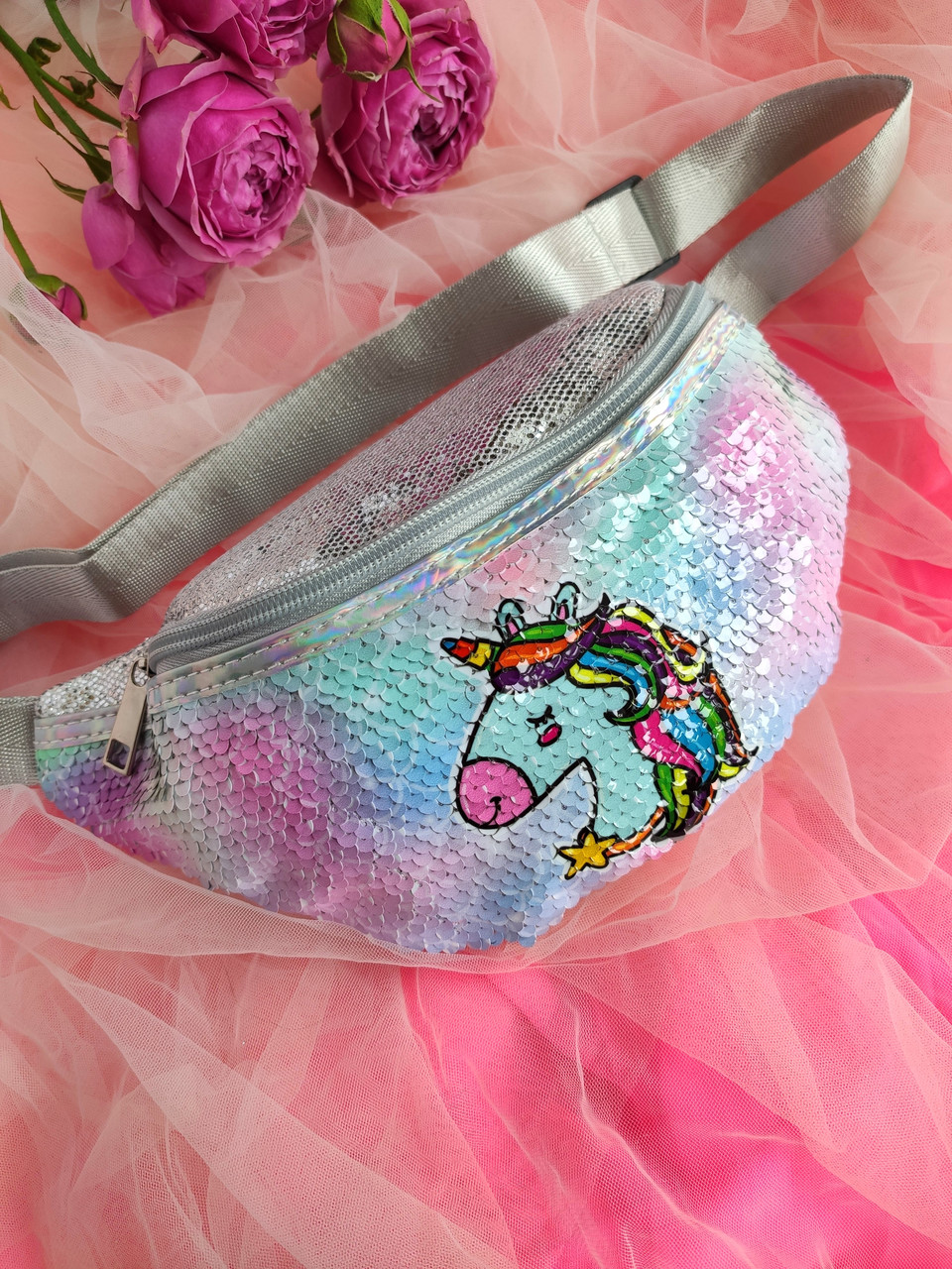 Детская поясная сумка - бананка с пайетками "Unicorn" разноцветная с изображением единорога, Разные цвета
Детская поясная сумка - бананка с пайетками "Unicorn" разноцветная с изображением единорога, Разные цвета