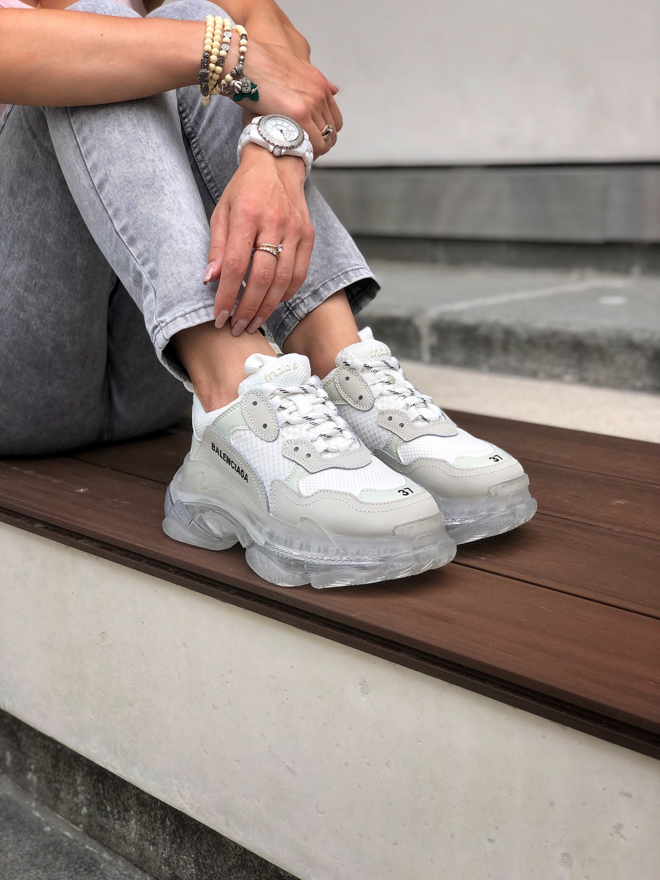 Кроссовки женские Balenciaga Triple S белые с серым, Баленсиага, натуральная кожа, сетка, прошиты. Код Z-3062
Кроссовки женские Balenciaga Triple S белые с серым, Баленсиага, натуральная кожа, сетка, прошиты. Код Z-3062