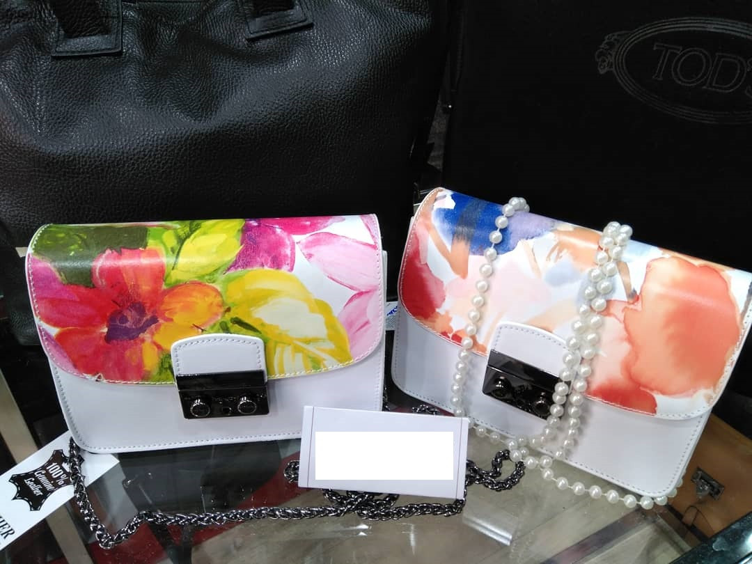 Женская кожаная сумка в стиле Furla Фурла цветная, кросс-боди Furla, брендовые сумки, сумка через плечо
Женская кожаная сумка в стиле Furla Фурла цветная, кросс-боди Furla, брендовые сумки, сумка через плечо