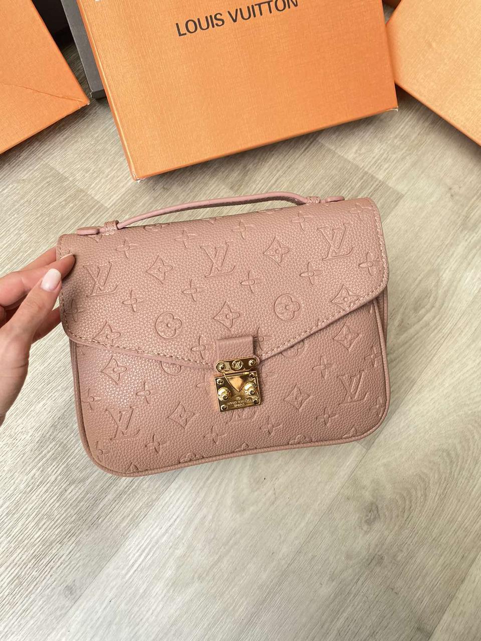 Женская сумка Louis Vuitton Pochette Metis Monogram Луи Виттон в расцветках, модные брендовые сумки
Женская сумка Louis Vuitton Pochette Metis Monogram Луи Виттон в расцветках, модные брендовые сумки