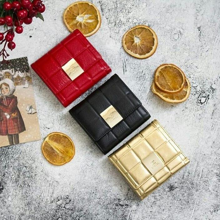 Женский кожаный кошелек Gucci Гуччи черный из натуральной кожи в коробке 15, Выбор цветов
Женский кожаный кошелек Gucci Гуччи черный из натуральной кожи в коробке 15, Выбор цветов