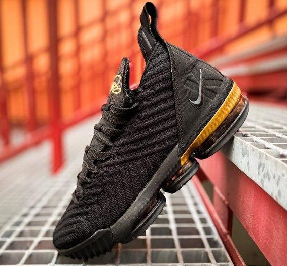 Nike LeBron 16 “I’m King” Black/Metallic Gold | кроссовки мужские; найк; черные/золотые; пена; леброн, Золотистый
Nike LeBron 16 “I’m King” Black/Metallic Gold | кроссовки мужские; найк; черные/золотые; пена; леброн, Золотистый