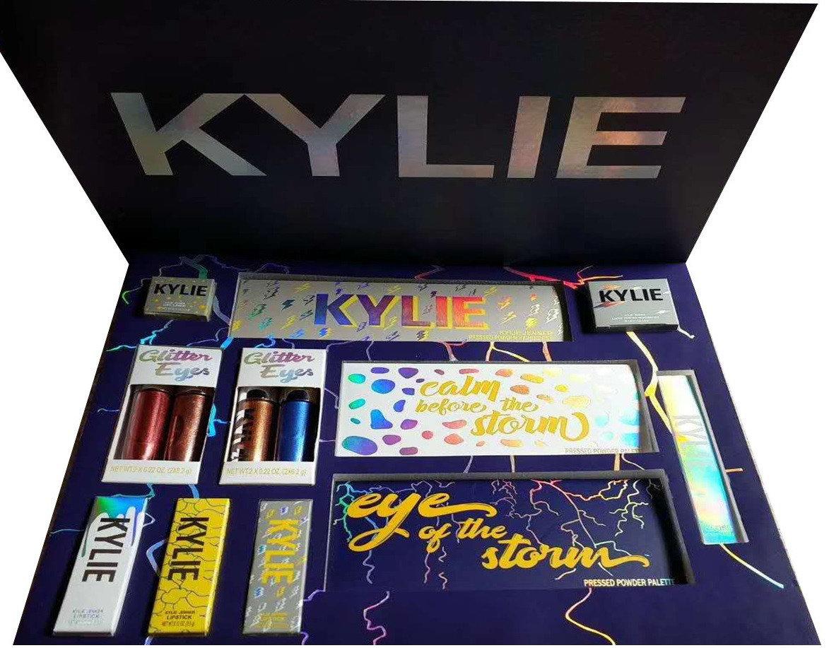 Профессиональный подарочный набор косметики для макияжа Kylie Weather Collection / Кайли (Реплика
Профессиональный подарочный набор косметики для макияжа Kylie Weather Collection / Кайли (Реплика