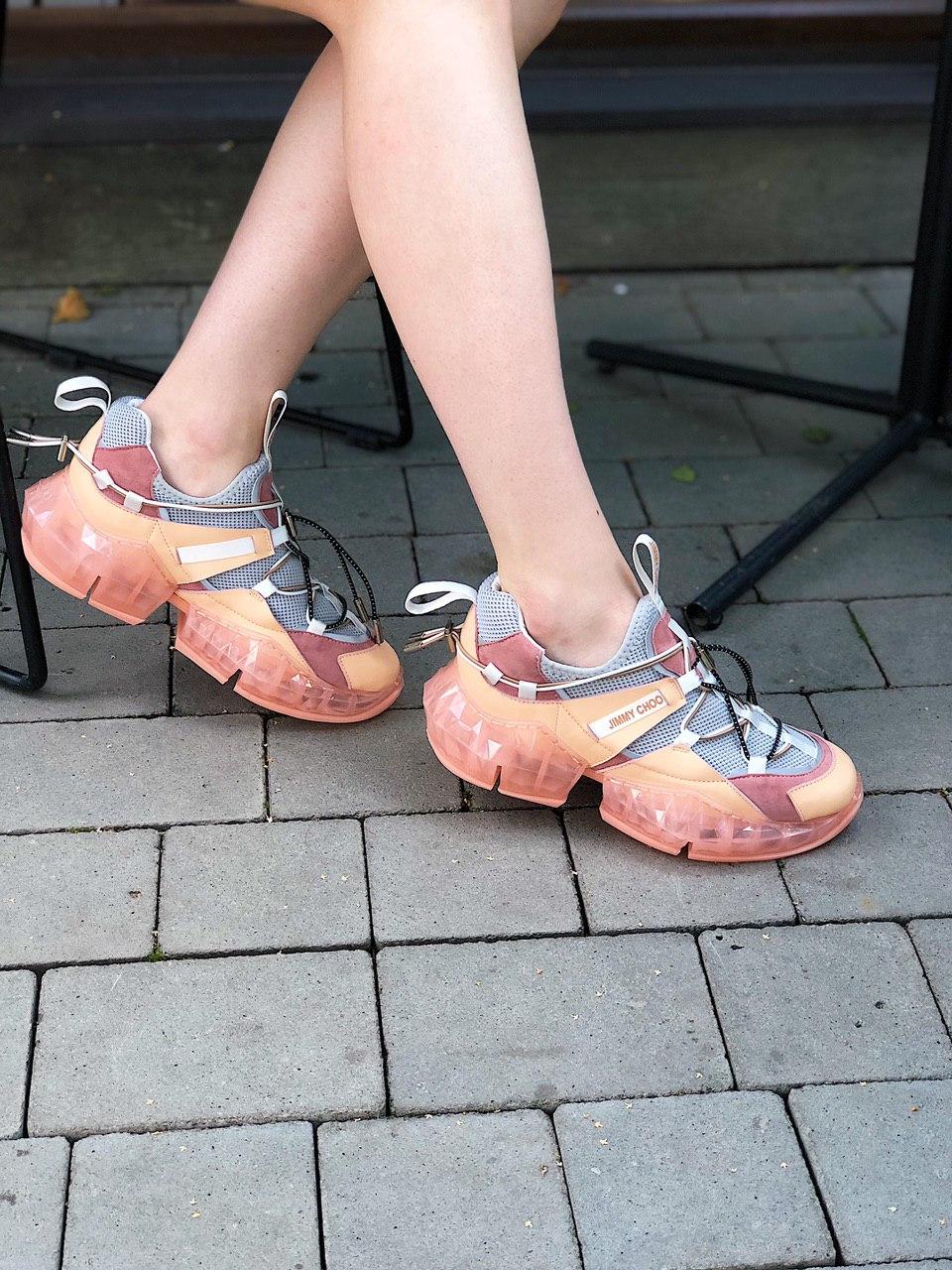 Jimmy Choo Grey женские кроссовки серые с розовым Джимми Чу Грей. Модные кроссы для девушек 2020
Jimmy Choo Grey женские кроссовки серые с розовым Джимми Чу Грей. Модные кроссы для девушек 2020