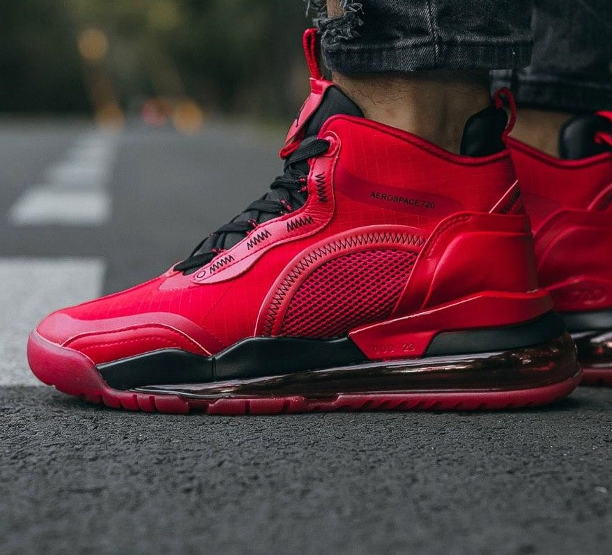 Jordan AirSpace 720 Black/Red | кроссовки мужские; черные/красные; осенние/весенние; найк 44, Красный
Jordan AirSpace 720 Black/Red | кроссовки мужские; черные/красные; осенние/весенние; найк 44, Красный