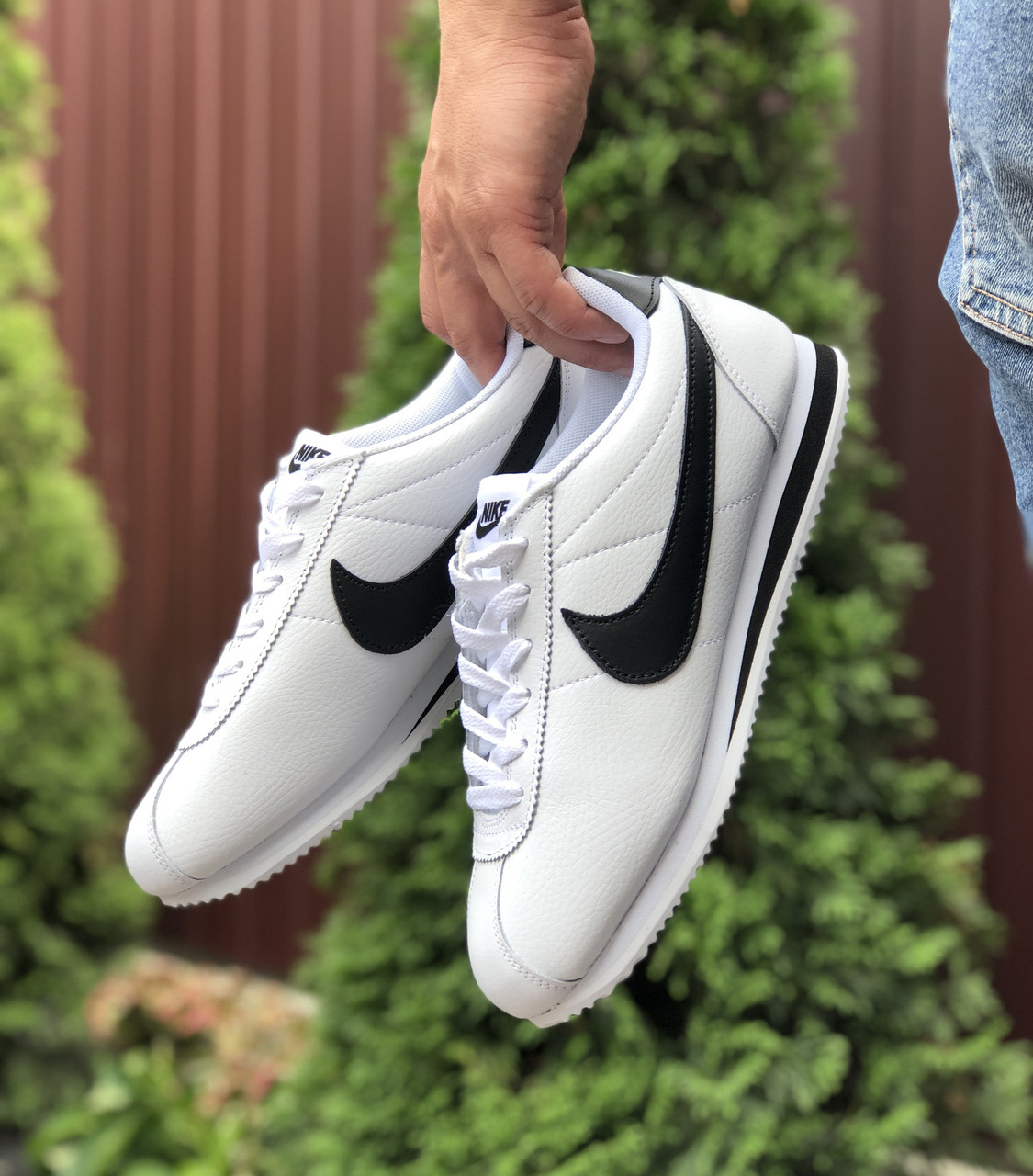 Мужские кожаные кроссовки Nike Cortez в стиле Найк белые с черным 44/46 Размер 44, Белый
Мужские кожаные кроссовки Nike Cortez в стиле Найк белые с черным 44/46 Размер 44, Белый