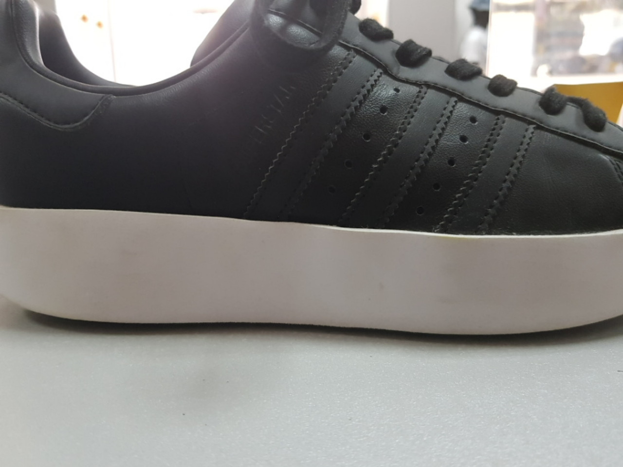 Кроссовки женские черние Adidas Superstar ba7671 40 2/3размер 25.5см стелька оригинал
Кроссовки женские черние Adidas Superstar ba7671 40 2/3размер 25.5см стелька оригинал