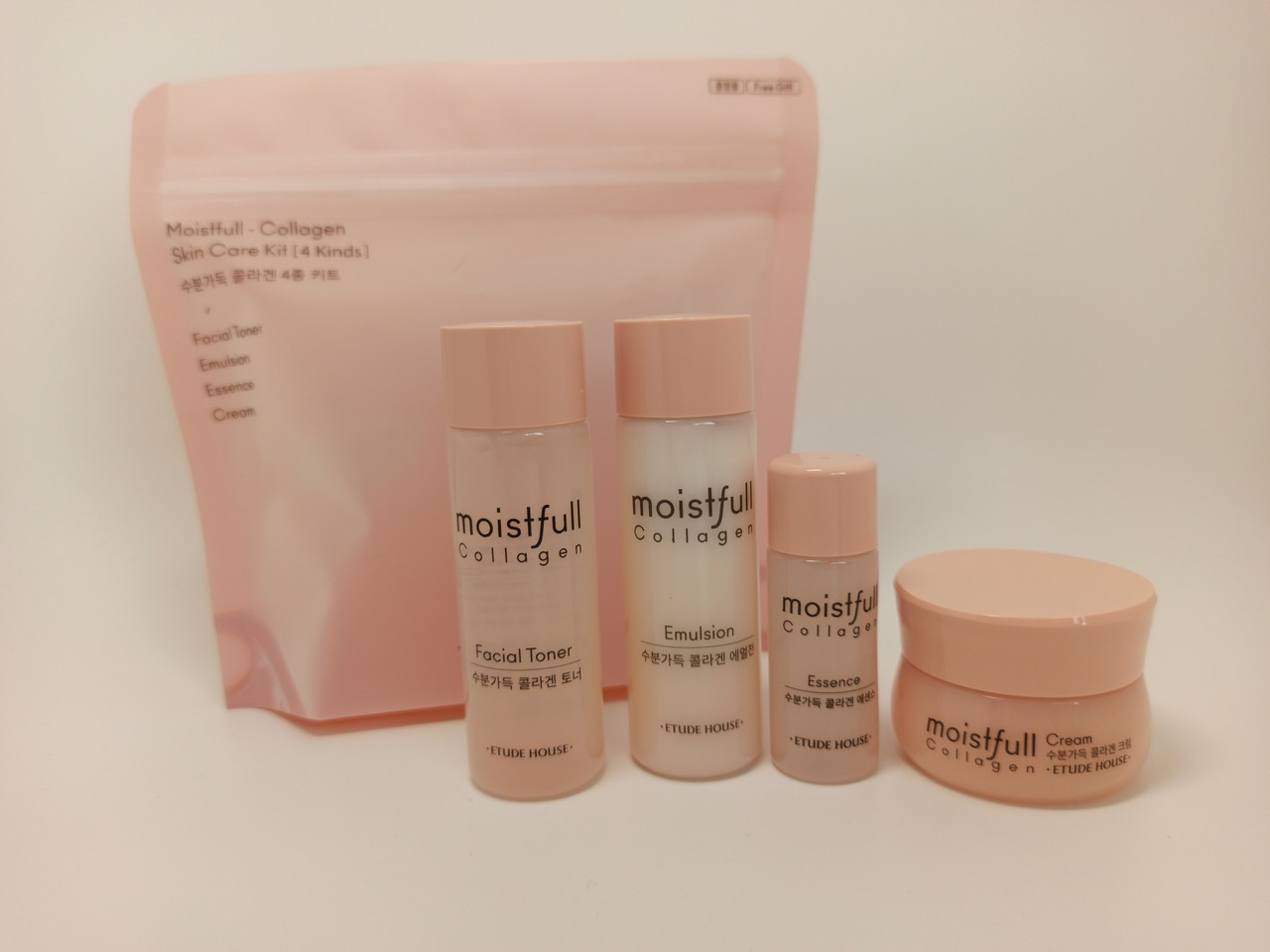 Etude House Moistfull Collagen Skin Care 4pcs Kit Мини-набор средств для лица с коллагеном
Etude House Moistfull Collagen Skin Care 4pcs Kit Мини-набор средств для лица с коллагеном