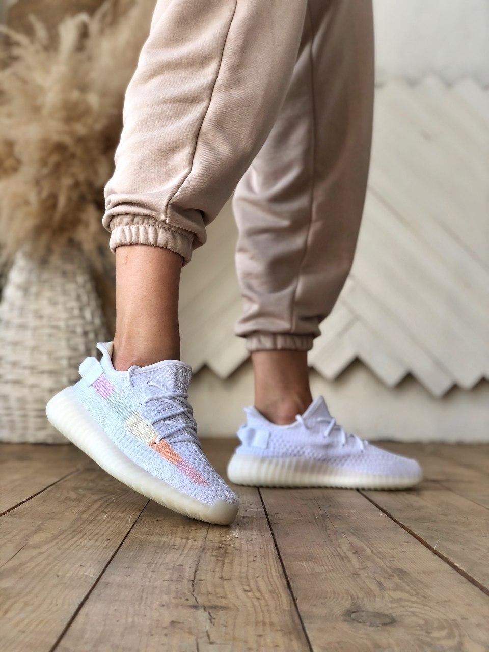 Женские кроссовки Adidas Yeezy Boost 350 v2 Ice Cream / Адидас Изи Буст 350 в2 Мороженое, Белый
Женские кроссовки Adidas Yeezy Boost 350 v2 Ice Cream / Адидас Изи Буст 350 в2 Мороженое, Белый