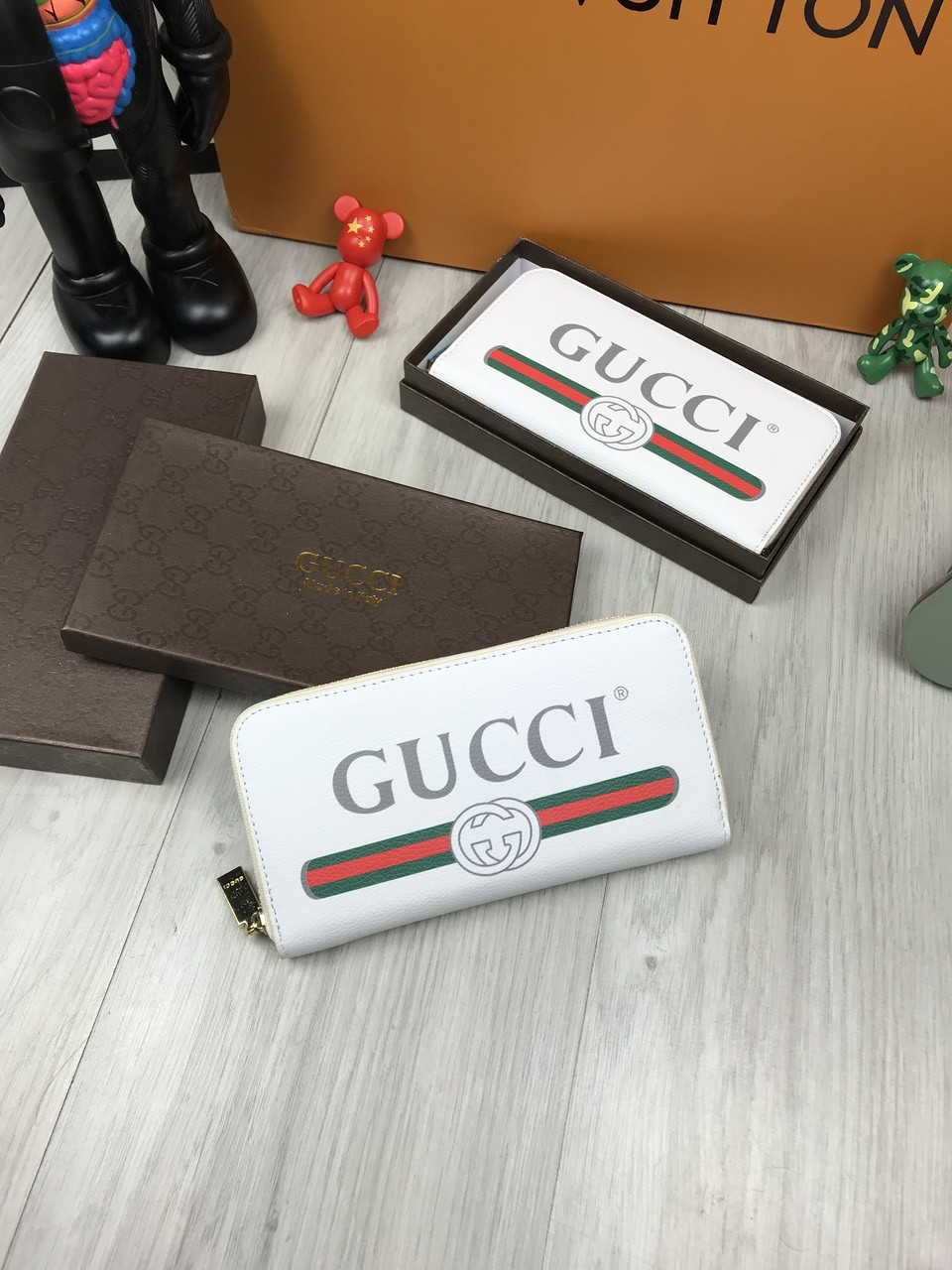 Кошелек клатч портмоне GUCCI бумажник белый с рисунком мужской женский премиум реплика, Серый
Кошелек клатч портмоне GUCCI бумажник белый с рисунком мужской женский премиум реплика, Серый
